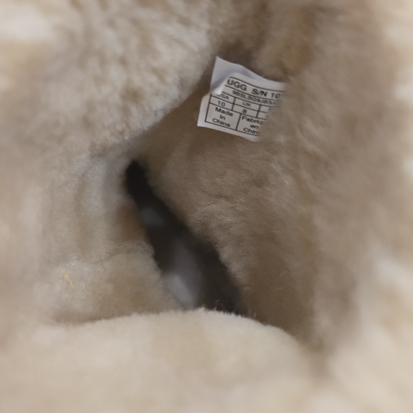 UGG Tan Suede Classic Boots - Picture 4 of 6